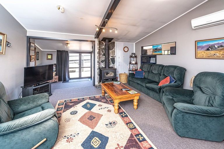 Photo of property in 64 Hinau Street, Castlecliff, Whanganui, 4501