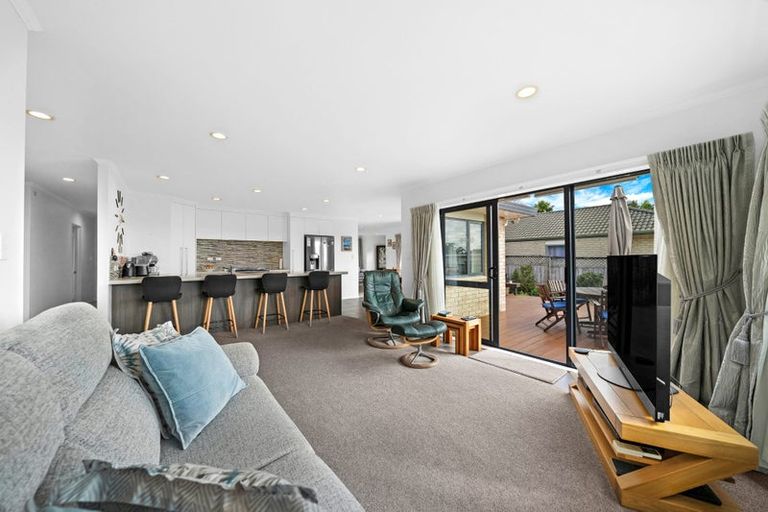 Photo of property in 15 Summerland Drive, Henderson, Auckland, 0612