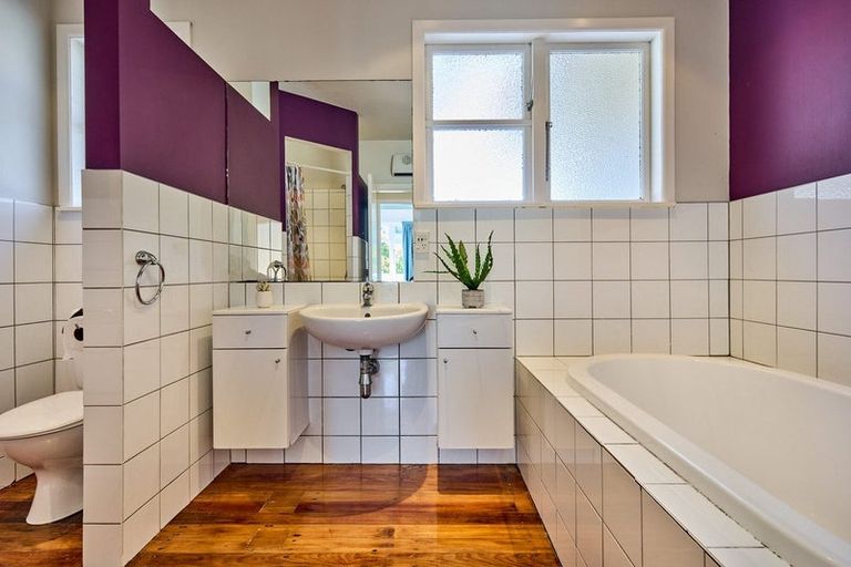 Photo of property in 8 Kiriwai Road, Paremata, Porirua, 5024
