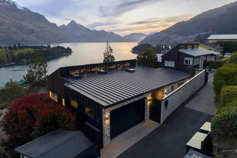Photo of property in 9 Earnslaw Terrace, Queenstown, 9300