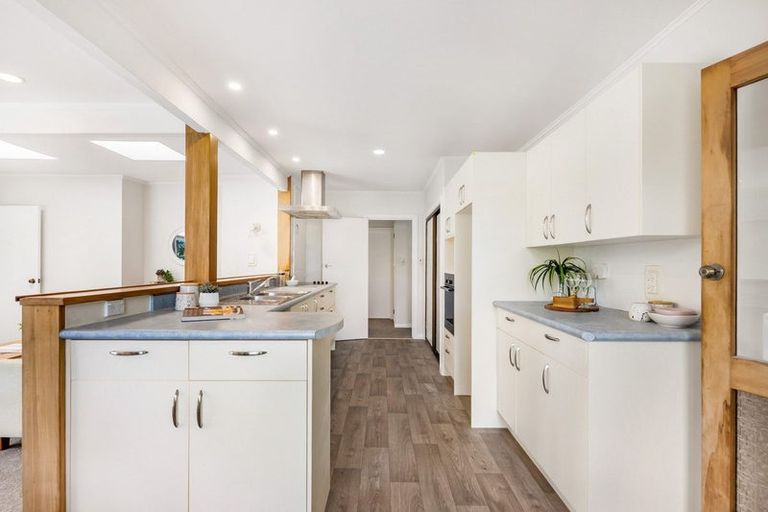 Photo of property in 30 Bassett Road, Johnsonville, Wellington, 6037