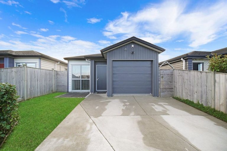Photo of property in 20 Opoka Street, Takanini, 2110