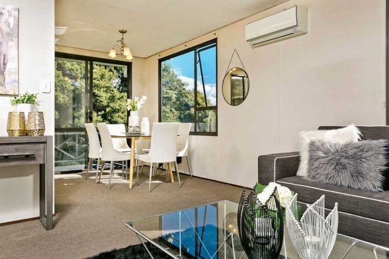 Photo of property in 2/22 Devonshire Road, Unsworth Heights, Auckland, 0632