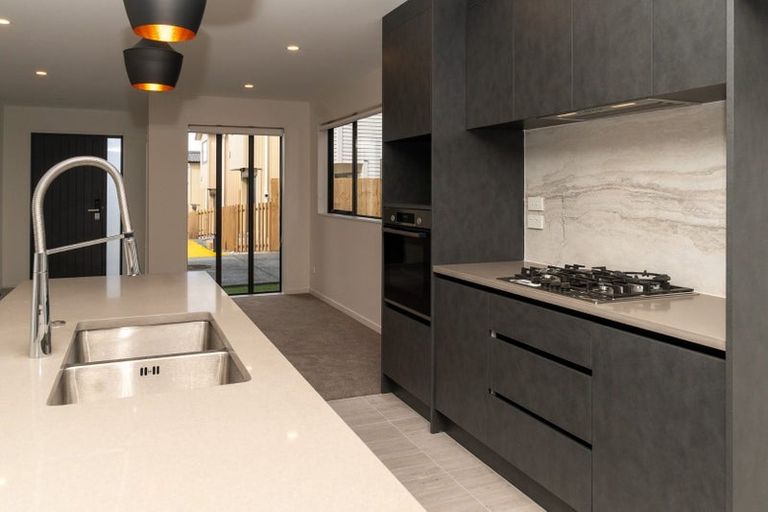 Photo of property in 9/116 Colwill Road, Massey, Auckland, 0614