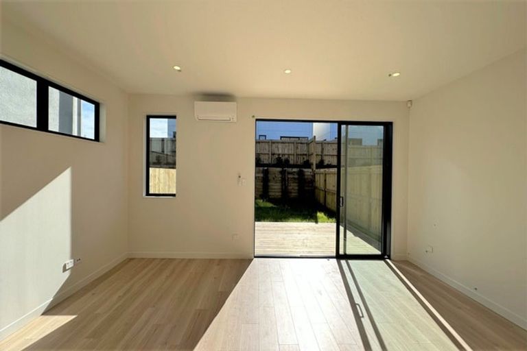 Photo of property in 3 Porowha Road, Westgate, Auckland, 0814