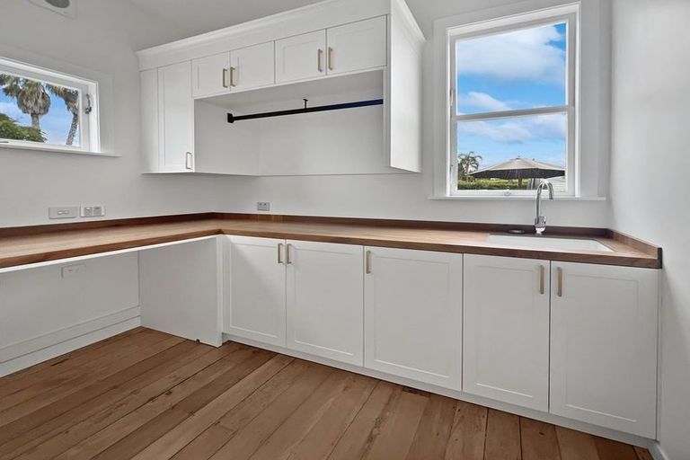 Photo of property in 125 Vauxhall Road, Narrow Neck, Auckland, 0624