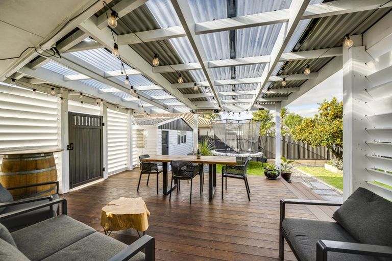 Photo of property in 16 Surrey Street, Taradale, Napier, 4112