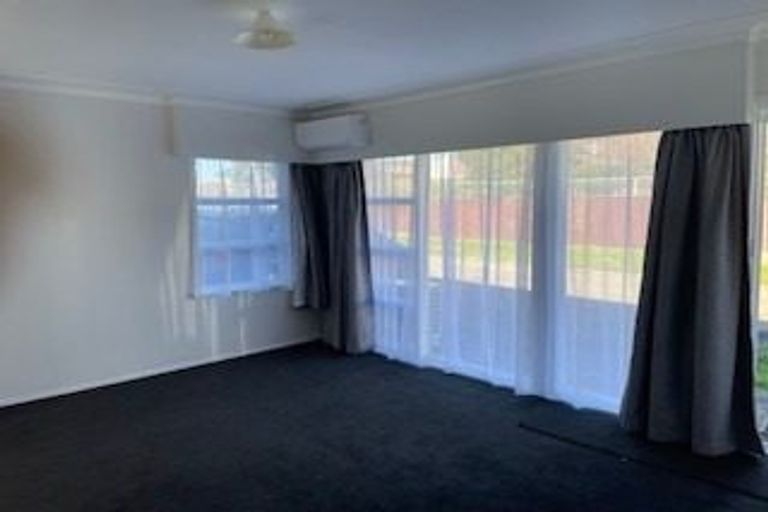 Photo of property in 2/6 Clevedon Road, Papakura, 2110