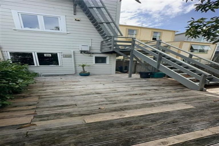 Photo of property in 86 Roxburgh Street, Mount Victoria, Wellington, 6011