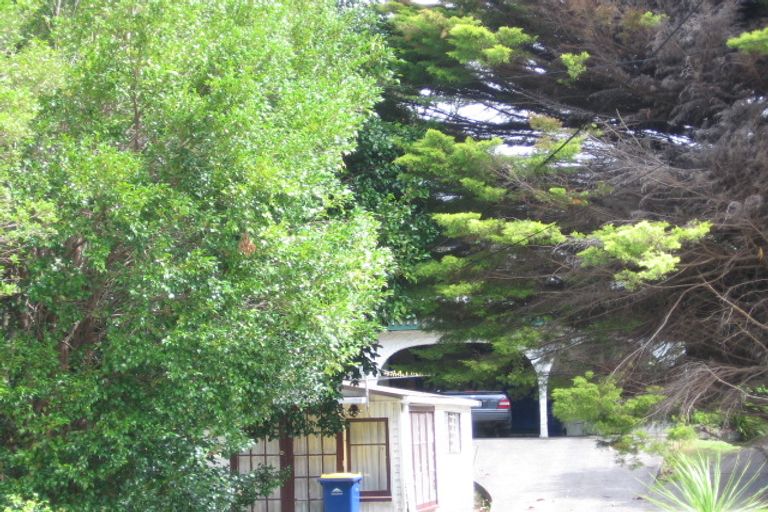 Photo of property in 1/30 Cresta Avenue, Beach Haven, Auckland, 0626