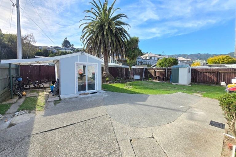 Photo of property in 195 Stokes Valley Road, Stokes Valley, Lower Hutt, 5019