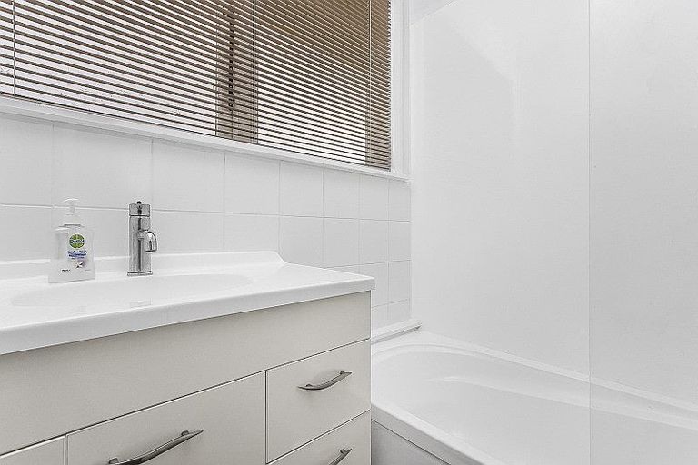 Photo of property in 11 Windrush Close, Mangere, Auckland, 2022