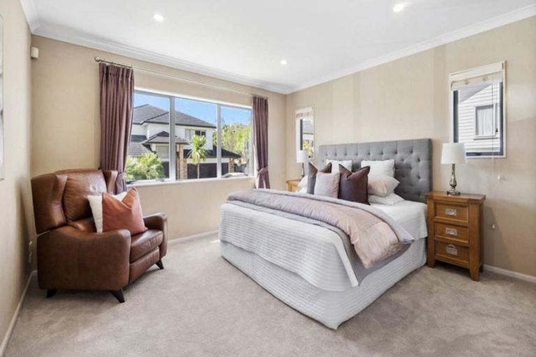 Photo of property in 18 Bur Oak Terrace, Schnapper Rock, Auckland, 0632