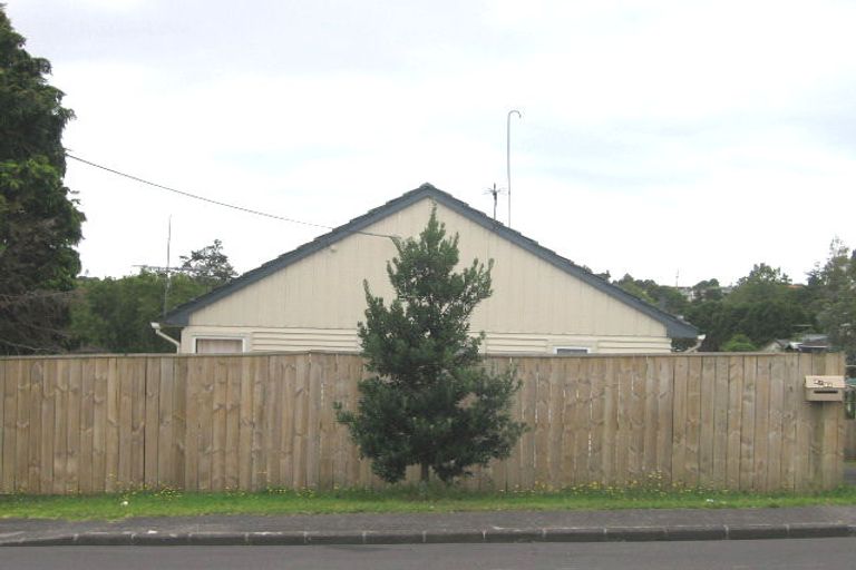 Photo of property in 2/35 Kaipatiki Road, Glenfield, Auckland, 0629