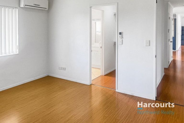 Photo of property in 4 Falcarragh Crescent, Flat Bush, Auckland, 2019