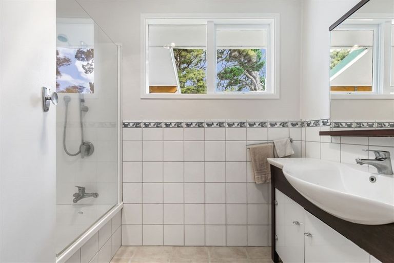 Photo of property in 1/24 Albany Highway, Greenhithe, Auckland, 0632