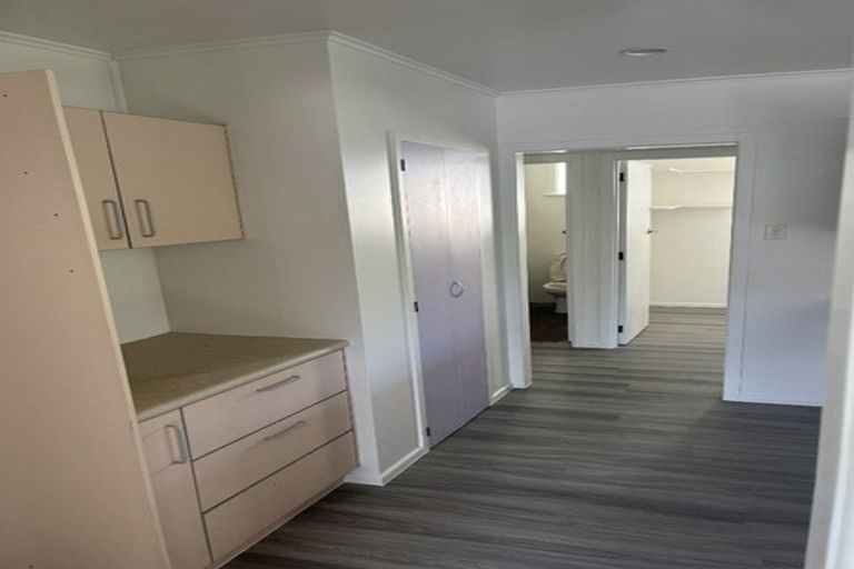 Photo of property in 20 Chilcott Road, Henderson, Auckland, 0612