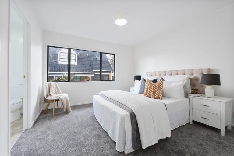 Photo of property in 4229 Great North Road, Glendene, Auckland, 0602