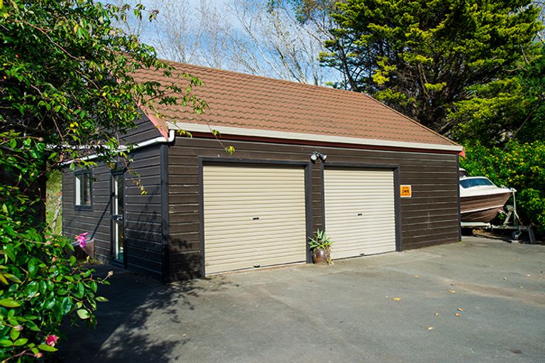 Photo of property in 52 Saddler Road, Muriwai, Gisborne, 4072