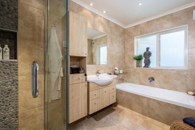 Photo of property in 2/35 Kowhai Road, Mairangi Bay, Auckland, 0630