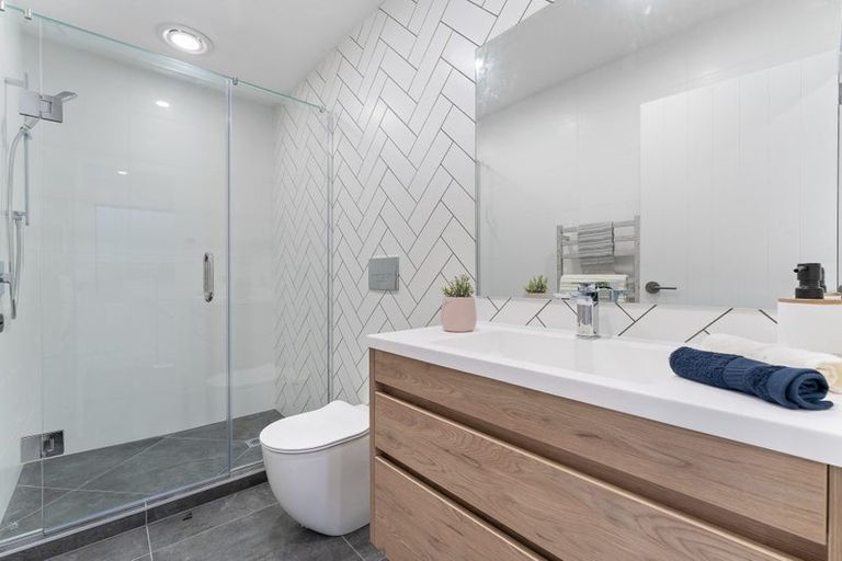 Photo of property in 6/388 Glenfield Road, Glenfield, Auckland, 0629