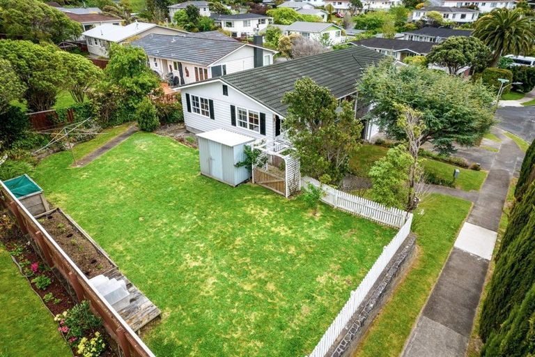 Photo of property in 6 Nuffield Street, Tawa, Wellington, 5028