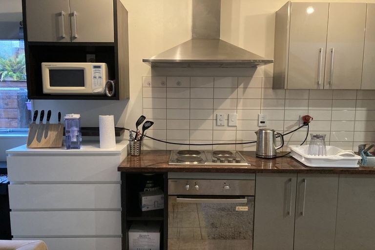 Photo of property in 8 Nor'east Drive, Northcross, Auckland, 0632