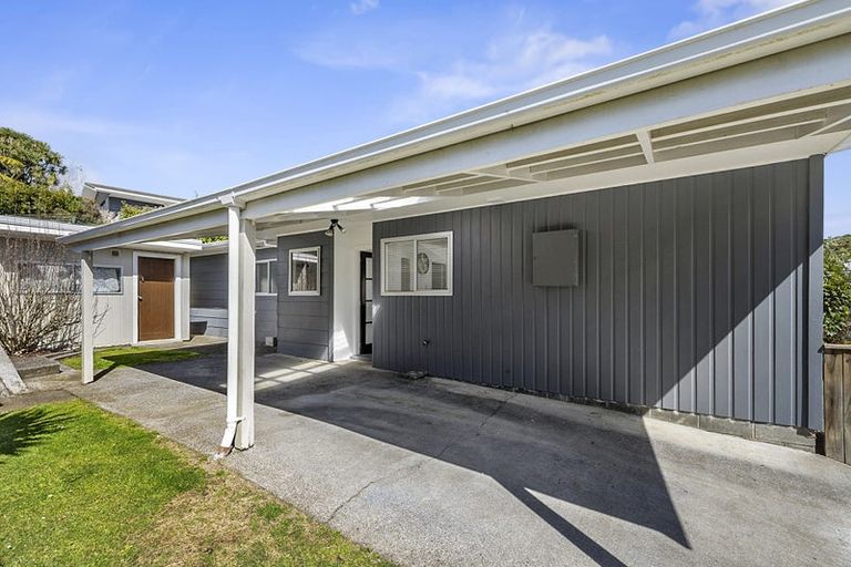 Photo of property in 1 Ross Place, Blagdon, New Plymouth, 4310