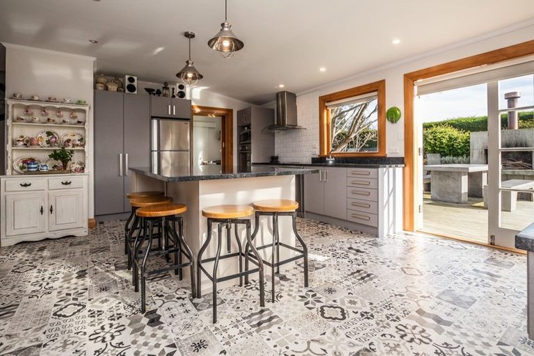 Photo of property in 1 Mary Street, Winton, 9720