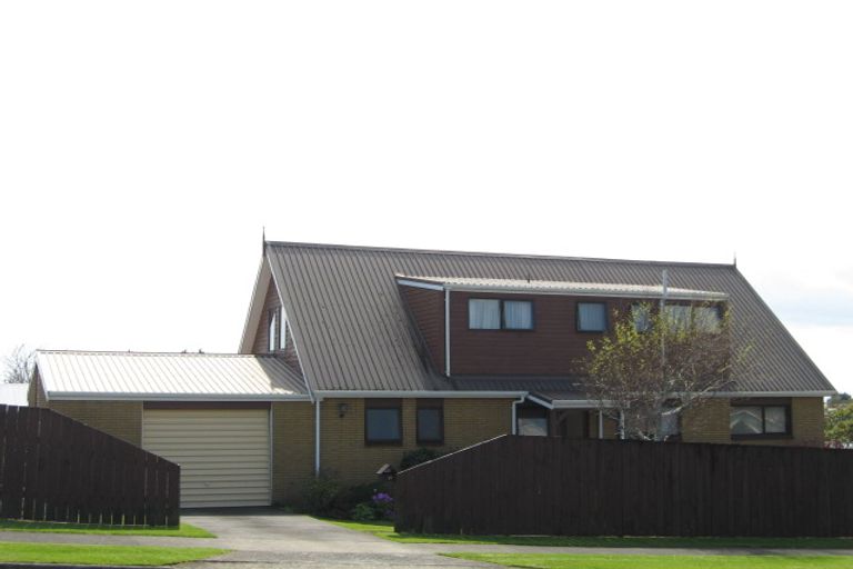 Photo of property in 17 Poplar Grove, Whalers Gate, New Plymouth, 4310