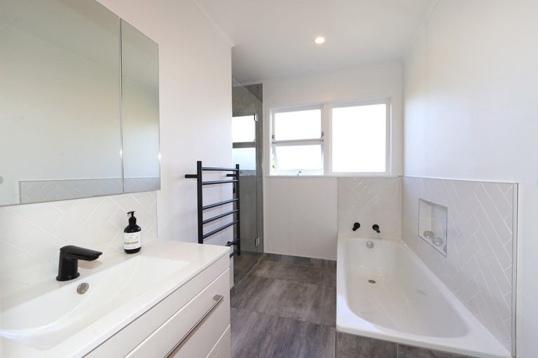 Photo of property in 11 Busby Hill, Havelock North, 4130