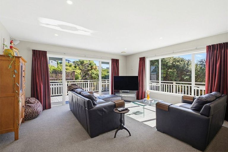 Photo of property in 60 Saint Ives Drive, Camborne, Porirua, 5026