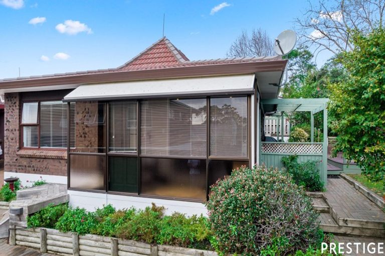 Photo of property in 2/41 Highland Drive, Highland Park, Auckland, 2010