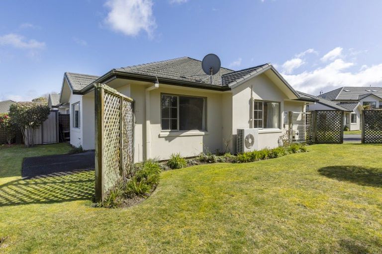 Photo of property in 41 Lakeridge Close, Rangatira Park, Taupo, 3330