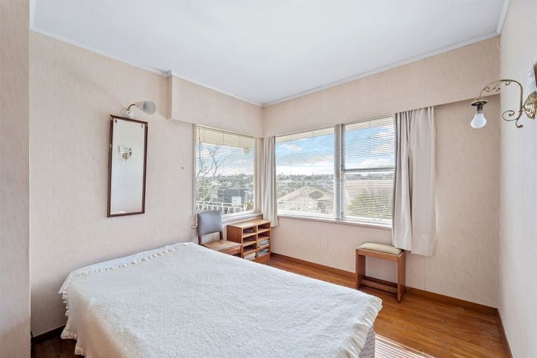 Photo of property in 491 Beach Road, Murrays Bay, Auckland, 0630