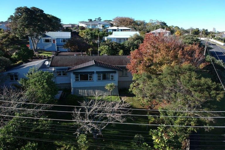 Photo of property in 2 Gow Street, Helensville, 0800