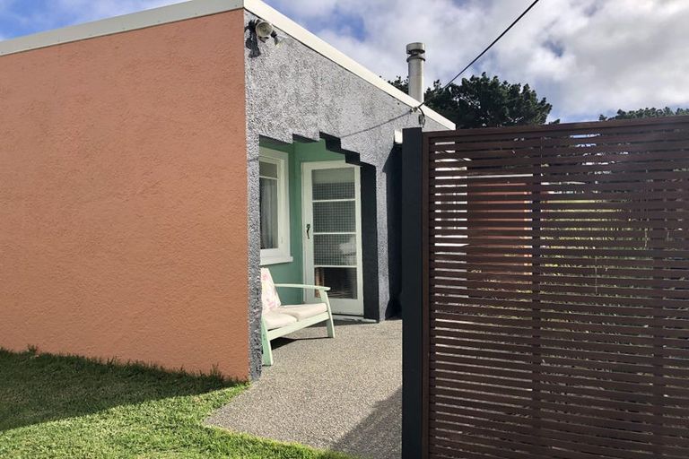 Photo of property in 16 Chrystal Street, Foxton Beach, Foxton, 4815