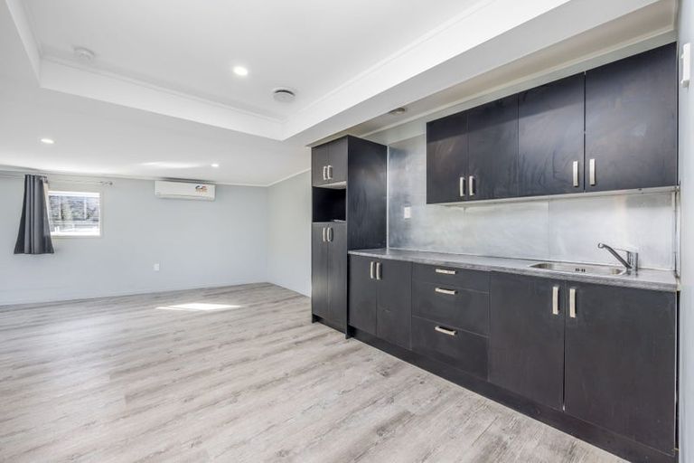 Photo of property in 38 Staincross Street, Green Bay, Auckland, 0604