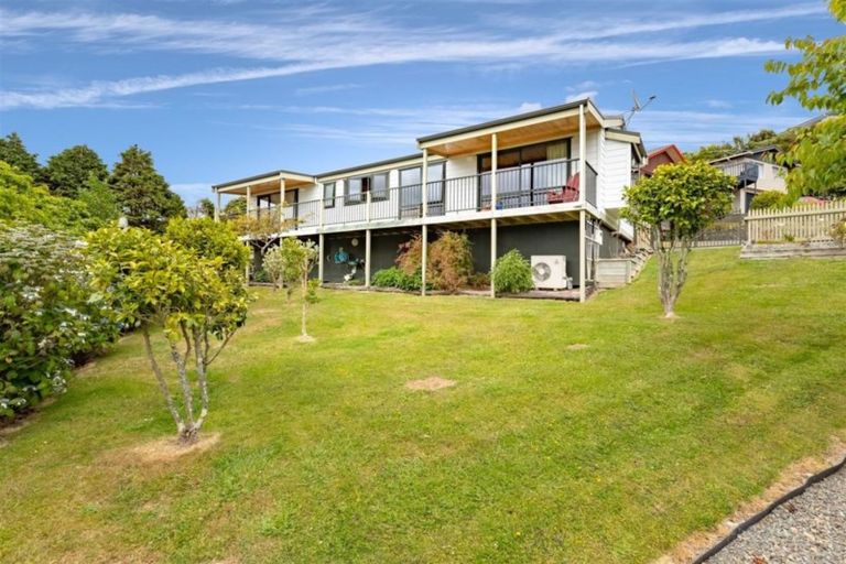 Photo of property in 27 Wisteria Grove, Maungaraki, Lower Hutt, 5010