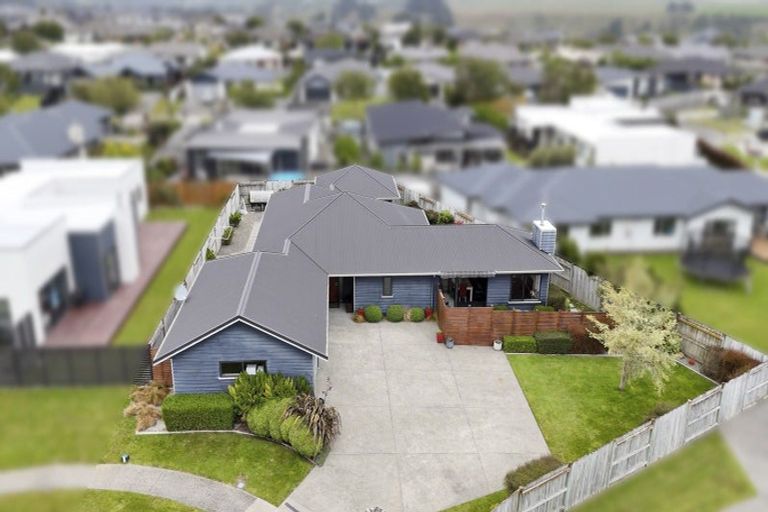 Photo of property in 9 Saint Heliers Grove, Fitzherbert, Palmerston North, 4410