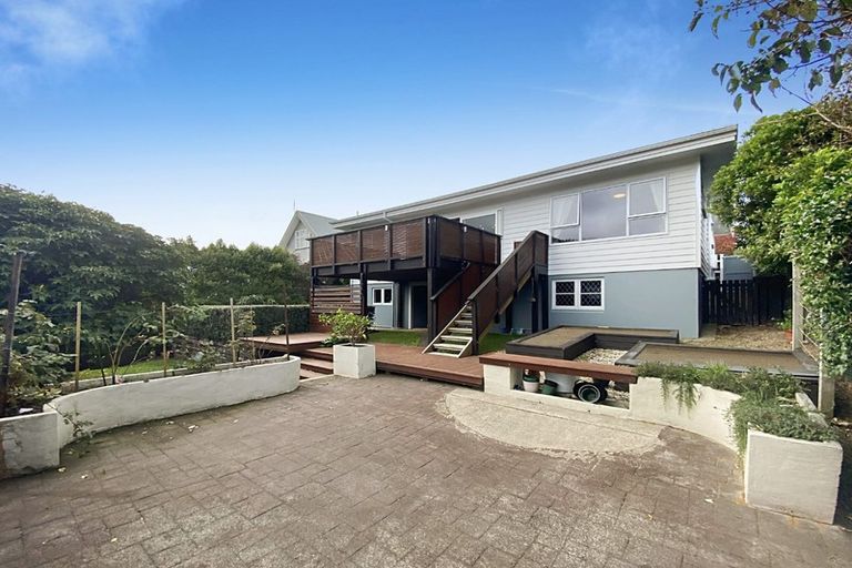 Photo of property in 32 Ngatitoa Street, Tawa, Wellington, 5028