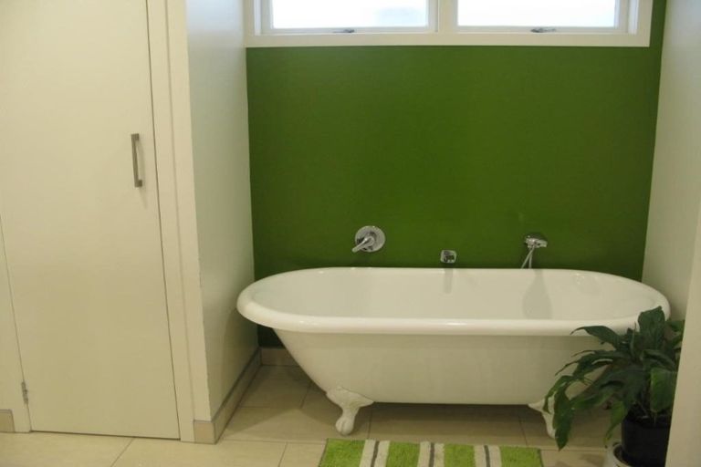 Photo of property in 89 Queens Drive, Lyall Bay, Wellington, 6022