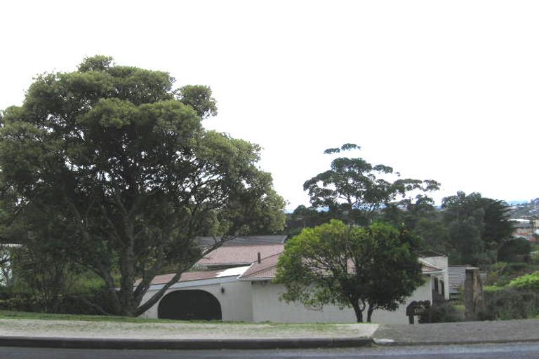 Photo of property in 2/21 Mizpah Road, Waiake, Auckland, 0630