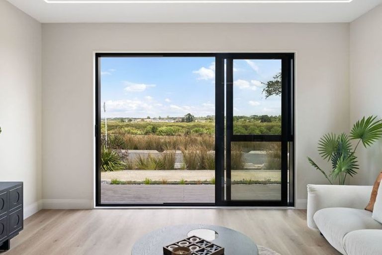 Photo of property in 51 Emerald Avenue, Rosehill, Papakura, 2113