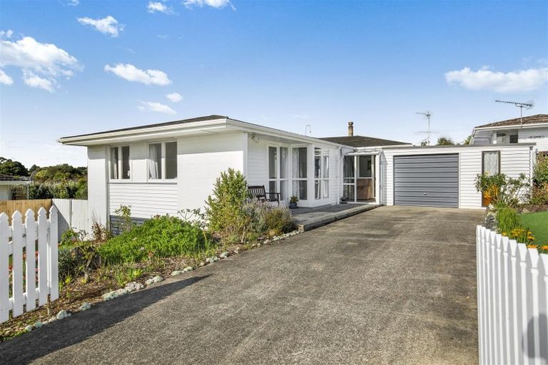 Photo of property in 5 Hamilton Drive, Waiuku, 2123
