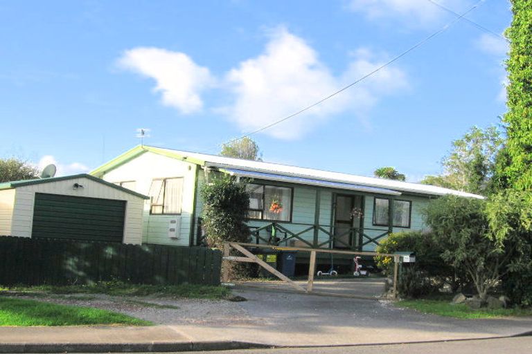 Photo of property in 9 Titoki Street, Te Atatu Peninsula, Auckland, 0610