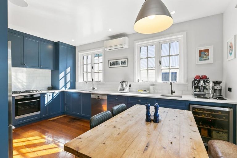 Photo of property in 43 Pirie Street, Mount Victoria, Wellington, 6011