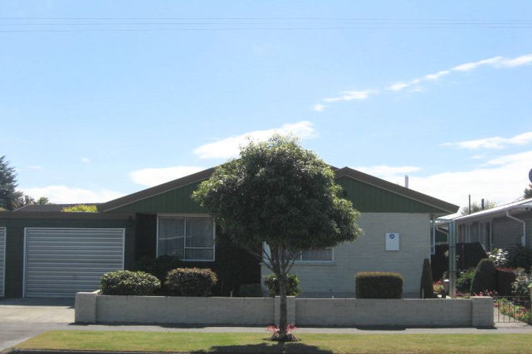 Photo of property in 2/17 Cotswold Avenue, Bishopdale, Christchurch, 8053