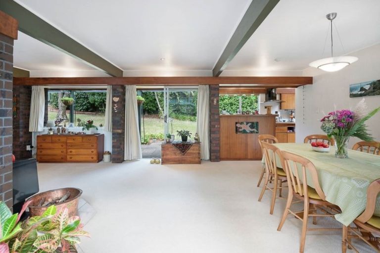 Photo of property in 5 Meanda Gardens, Sunnyhills, Auckland, 2010