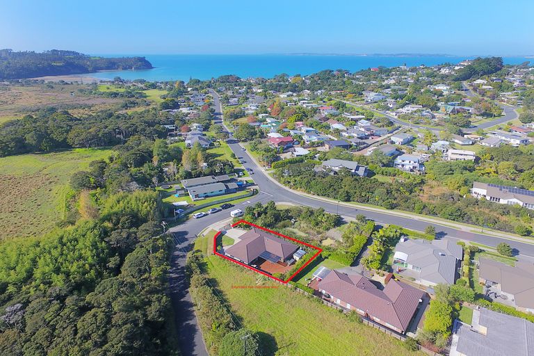 Photo of property in 38 Otanerua Road, Hatfields Beach, Orewa, 0931